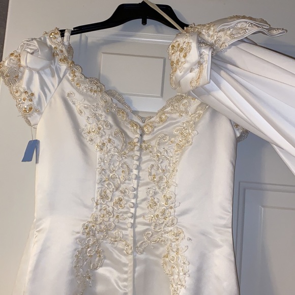 Gold Pearl Wedding Dress - Picture 6 of 7